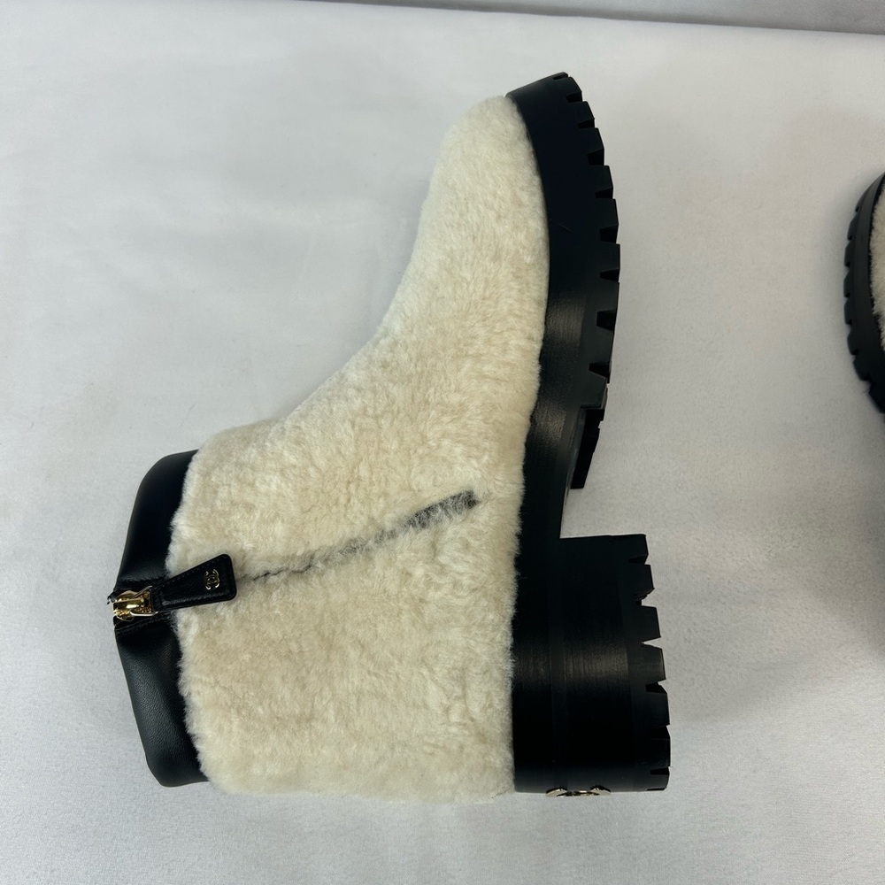 Chanel Shearling Lambskin Ivory Metal Logo Ankle Winter - Picture 11 of 14